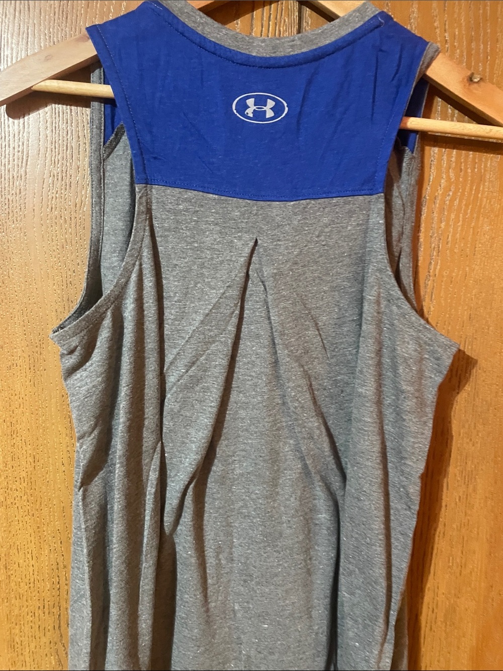 Under Armour Gray Tank Top with Blue and Red Cubs Logo - Small Loose - Picture 4 of 4